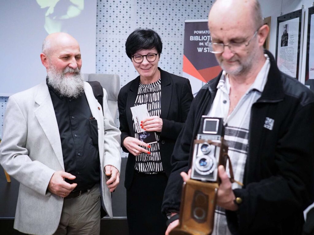 Wernisaż wystawy "Dziewczyna w okularach" odsłona V w Starym Sączu