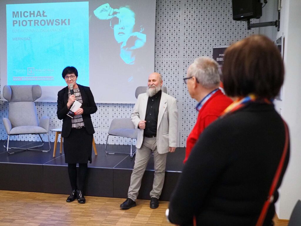 Wernisaż wystawy "Dziewczyna w okularach" odsłona V w Starym Sączu