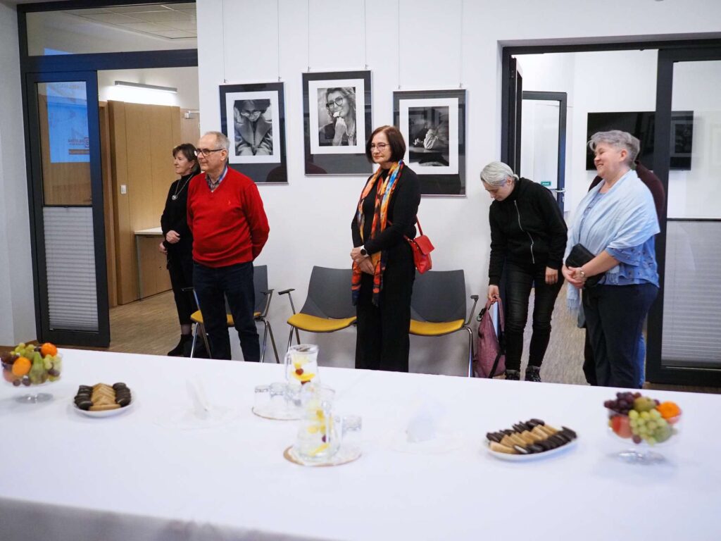 Wernisaż wystawy "Dziewczyna w okularach" odsłona V w Starym Sączu